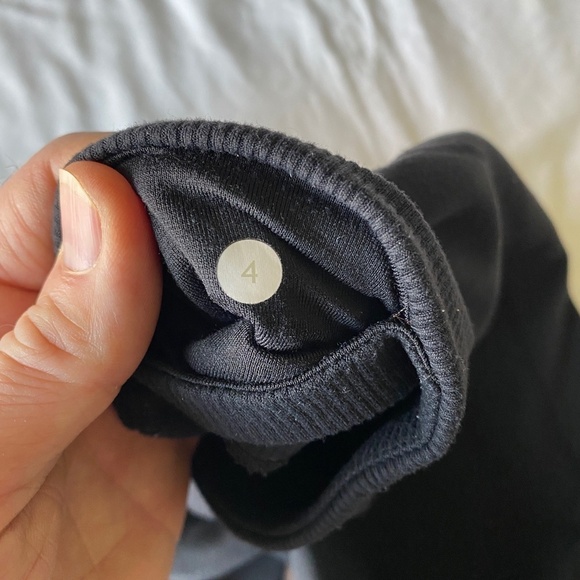 Lululemon Women's Black Capri Yoga Pant Leggings Size 4 - Picture 7 of 11
